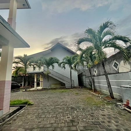 Hotel Oyo Life 93504 Kost Krisna Temukus Exterior foto