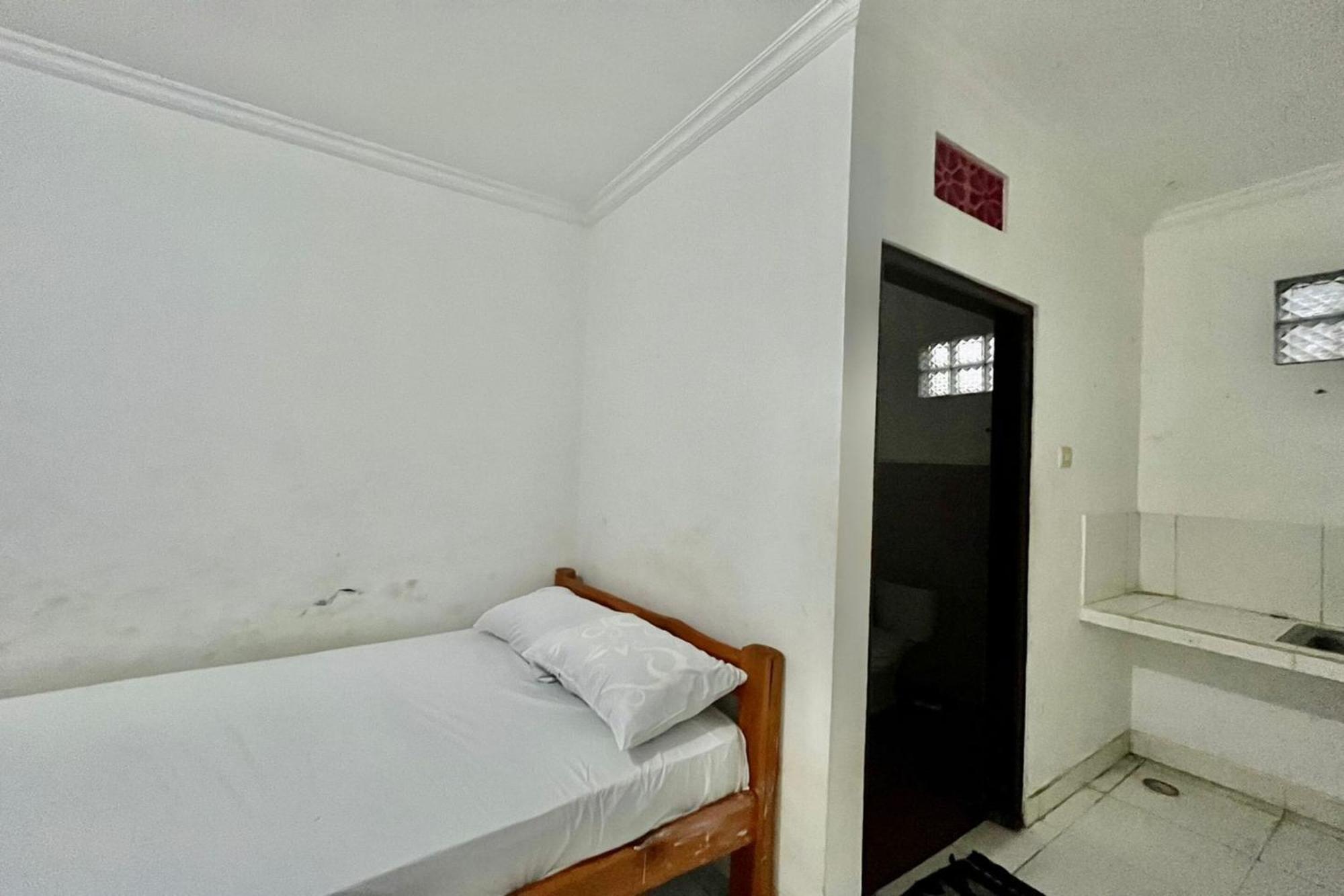 Hotel Oyo Life 93504 Kost Krisna Temukus Exterior foto