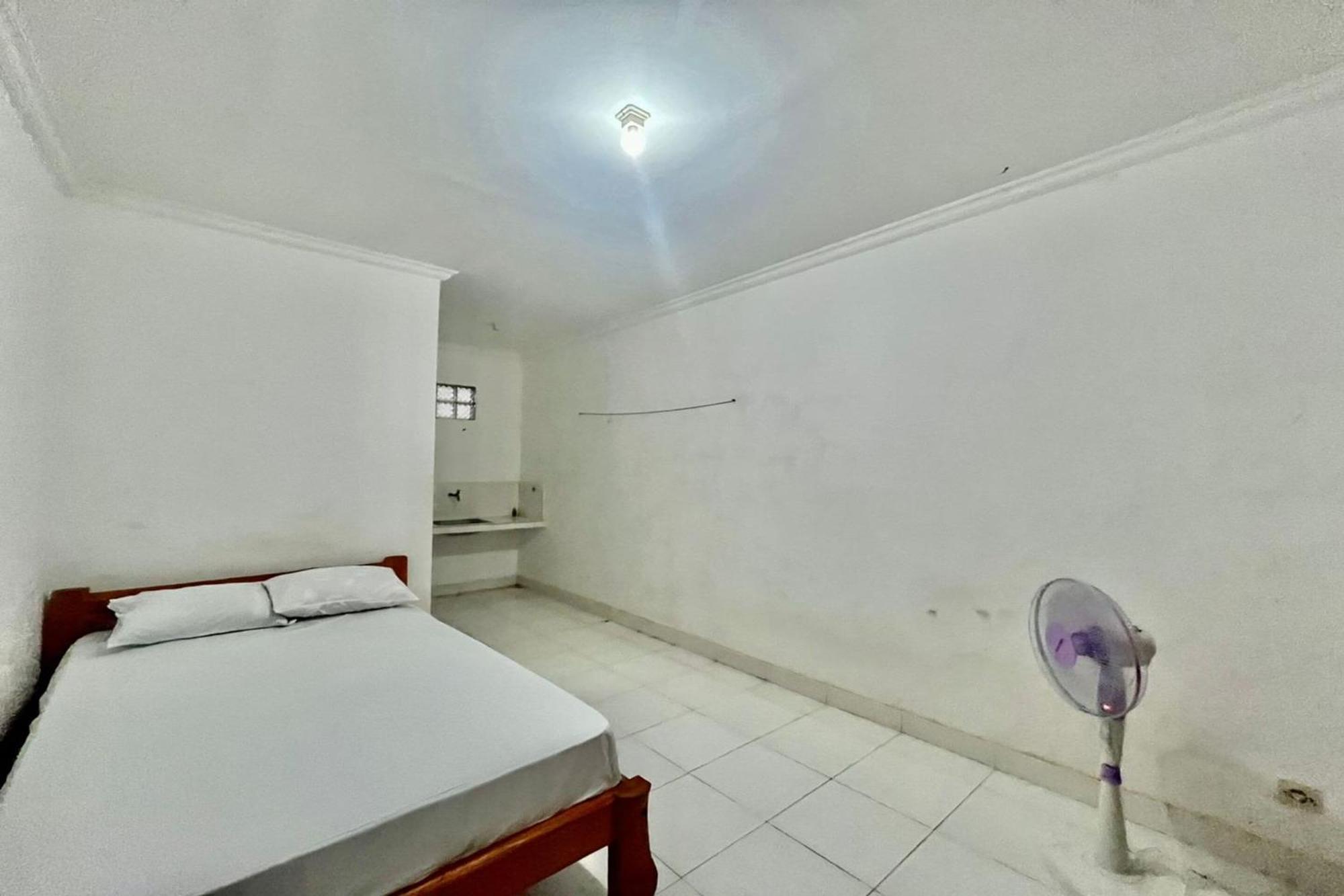 Hotel Oyo Life 93504 Kost Krisna Temukus Exterior foto